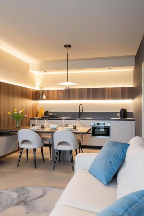 Premium Apartment, 2 Bedrooms, Balcony | Interior