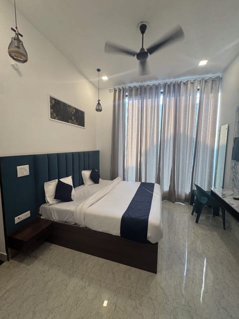 Comfort Room | Desk, laptop workspace, soundproofing, free WiFi