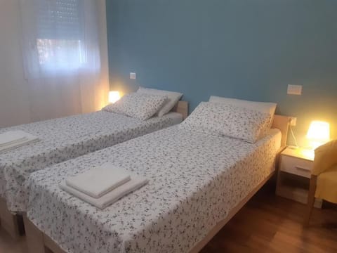 Twin Room | Desk, laptop workspace, free WiFi, bed sheets