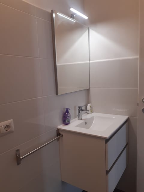 Double Room | Bathroom | Shower, hair dryer, towels, soap