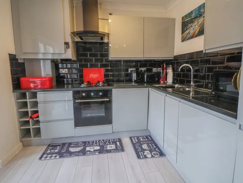 Dishwasher, cookware/dishes/utensils