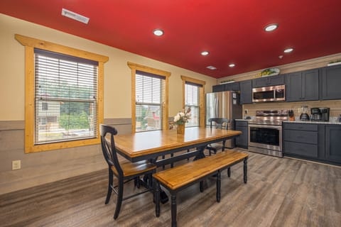 Room, Multiple Beds, Hot Tub, Mountain View (A Majestic Hilltop) | Private kitchen