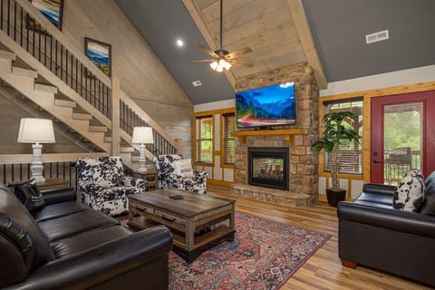 Chalet, Multiple Beds, Pool Access, Mountain View (Tri Star Lodge) | Living area