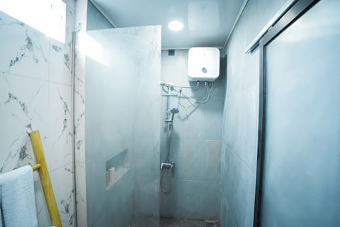 Deluxe Room | Bathroom