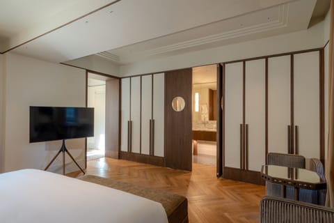 Minibar (free items), in-room safe, blackout drapes, soundproofing