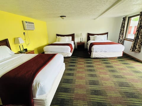 Suite, Multiple Beds | Premium bedding, blackout drapes, soundproofing, free WiFi