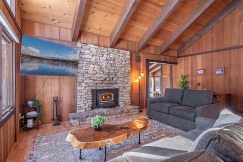 House, 3 Bedrooms | Living area | Smart TV