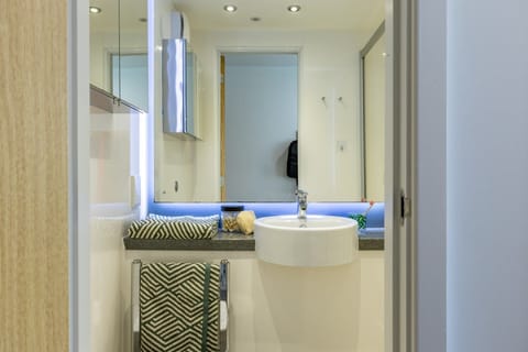 Single Room, Non Smoking | Bathroom