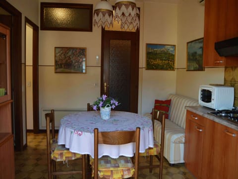 Apartment, 2 Bedrooms, Balcony, City View | Dining room