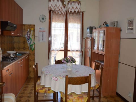 Apartment, 2 Bedrooms, Balcony, City View | Dining room