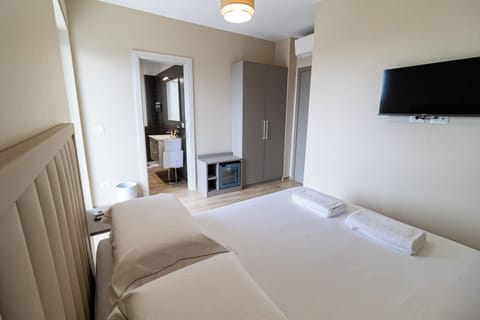 Double Room, Balcony | In-room safe, free WiFi
