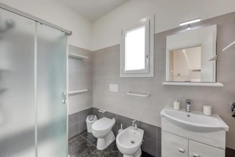 Standard Double Room, Air conditioning | Bathroom