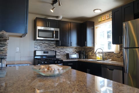 Apartment, Pets Allowed, Ocean View | Private kitchen