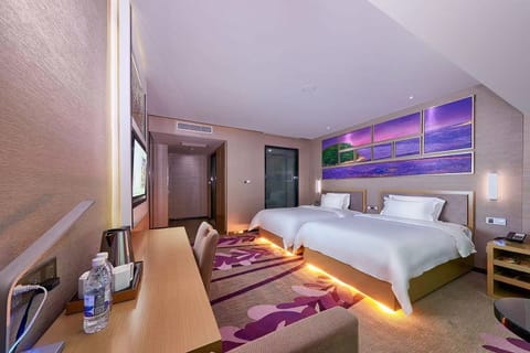 Business Twin Room | Memory foam beds, free minibar items, individually decorated