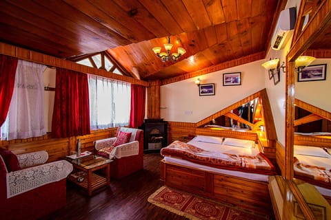 Luxury Double Room, Mountain View | Desk, free WiFi