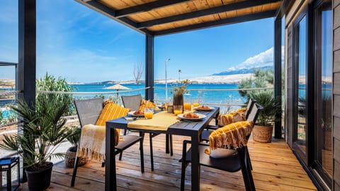 Mari Holiday Home | In-room safe, free WiFi