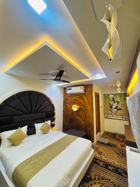 Deluxe Double Room, City View | Desk, laptop workspace, iron/ironing board, free WiFi
