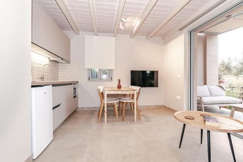 Suite, Mobility Accessible, Pool View | Interior