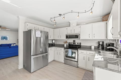 House, Multiple Beds, Patio, Garden View (21811 Dolphin Ave) | Private kitchen