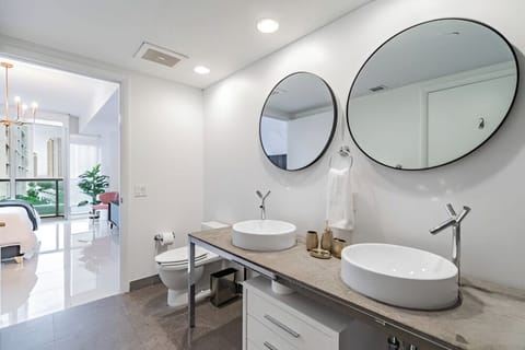 Luxury Suite, Balcony, City View | Bathroom | Free toiletries, hair dryer, towels, soap