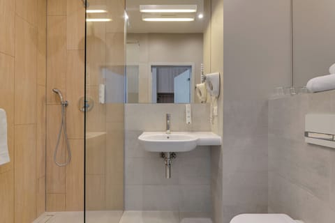 Shower, free toiletries, hair dryer, towels