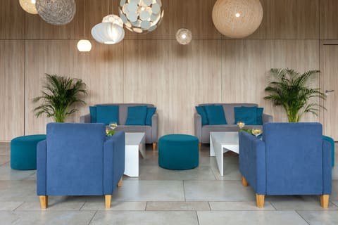 Breakfast, lunch, dinner served; Modern European cuisine