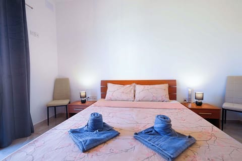 Apartment, City View | Blackout drapes, iron/ironing board, WiFi (free)