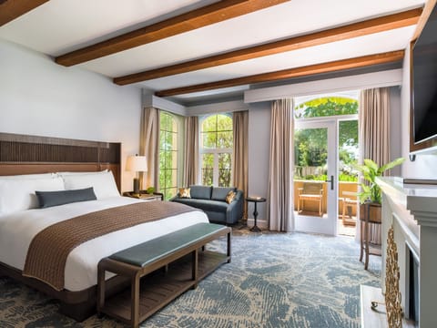 Premium bedding, down comforters, in-room safe, blackout drapes