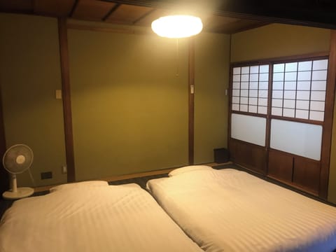 Japanese Style Room (max. 4 persons) | Free wired internet, bed sheets