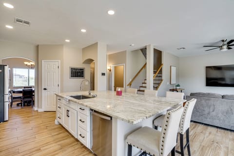 House (4 Bedrooms) | Interior