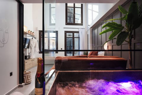 Suite, City View | Interior