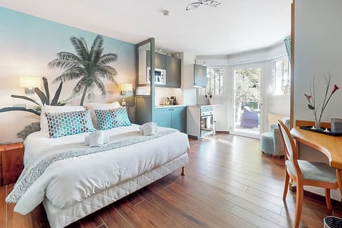 Superior Double Room, Balcony, Garden View | Private kitchen | Espresso maker, coffee/tea maker, electric kettle