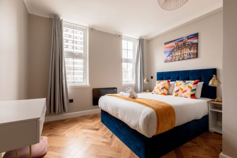 Deluxe Apartment, Ensuite, City View | Lounge