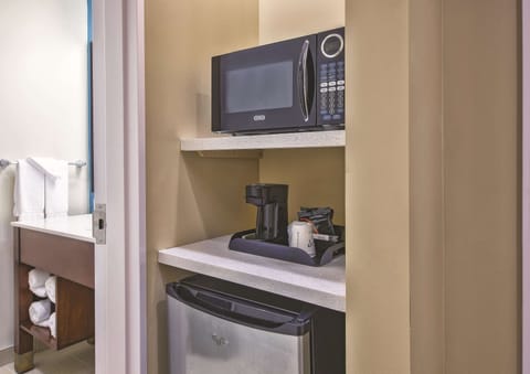 Premium bedding, iron/ironing board, free cribs/infant beds, free WiFi