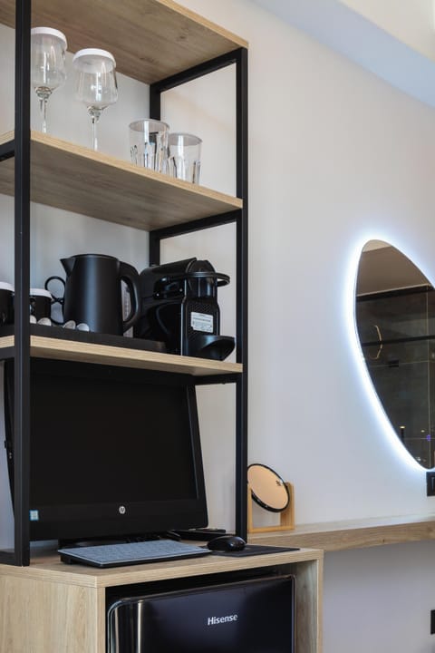 Suite, Sea View | Hypo-allergenic bedding, in-room safe, laptop workspace, blackout drapes