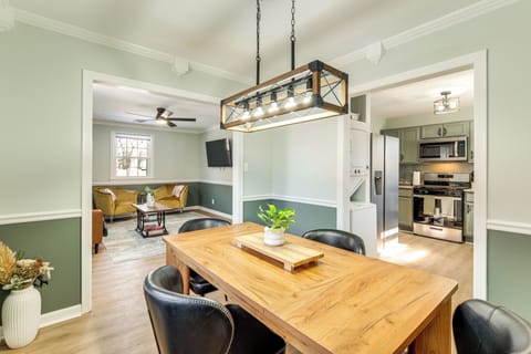 House (5 Bedrooms) | Interior
