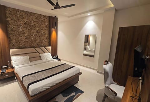 Classic Studio Suite | Free WiFi