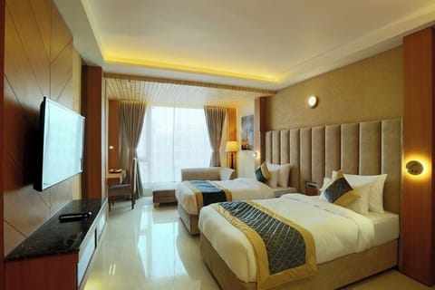 Deluxe Triple Room | Laptop workspace, WiFi (free)