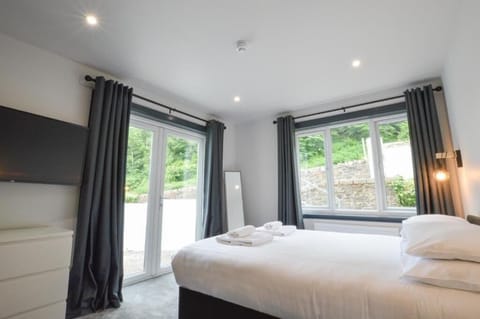 Executive Double Room | Blackout drapes, free WiFi