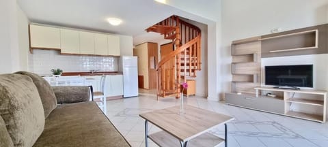 Family Apartment, Balcony, Sea View | Living area