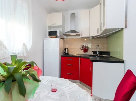 Apartment (One Bedroom Apartment with Balcony) | Private kitchen | Fridge