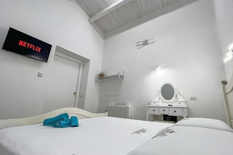 Duplex | Laptop workspace, iron/ironing board, free WiFi, bed sheets