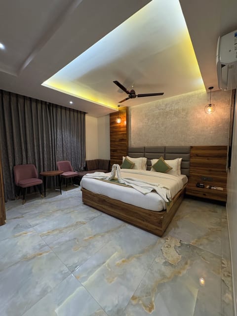 Deluxe Room | Desk, laptop workspace, free WiFi, bed sheets