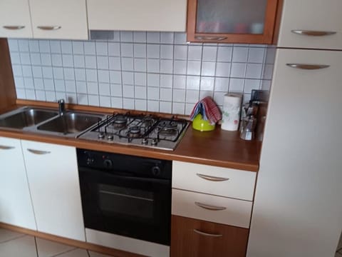 Apartment, Balcony, Lake View | Private kitchen | Highchair