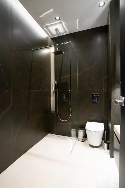 Superior Double Room, City View | Bathroom | Shower, hair dryer, slippers, towels