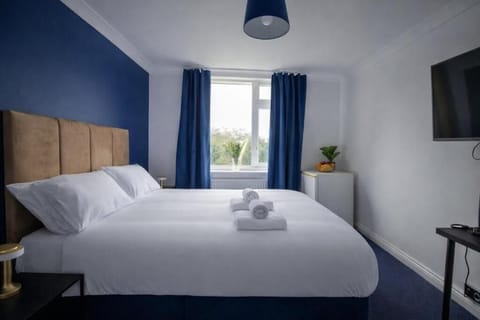 Double Room, City View | Desk, laptop workspace, free WiFi