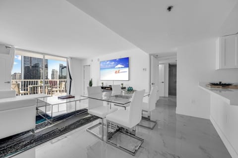 Luxury Apartment, Partial Ocean View | Interior