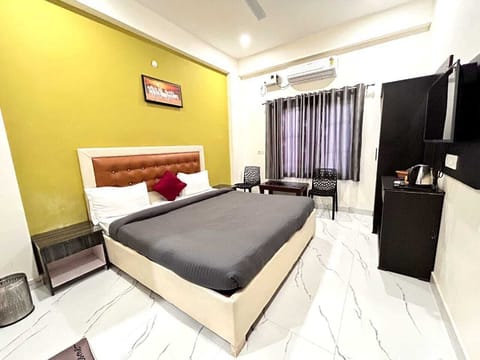 Deluxe Double Room, Balcony, City View | Desk, laptop workspace, free WiFi