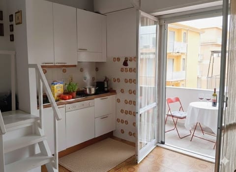 Basic Duplex, Partial Sea View | Private kitchen