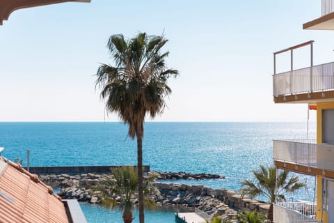 Basic Duplex, Partial Sea View | Water view